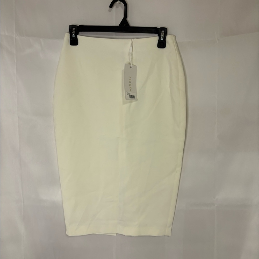 New with tags, womens size 4 pencil skirt, #K398
